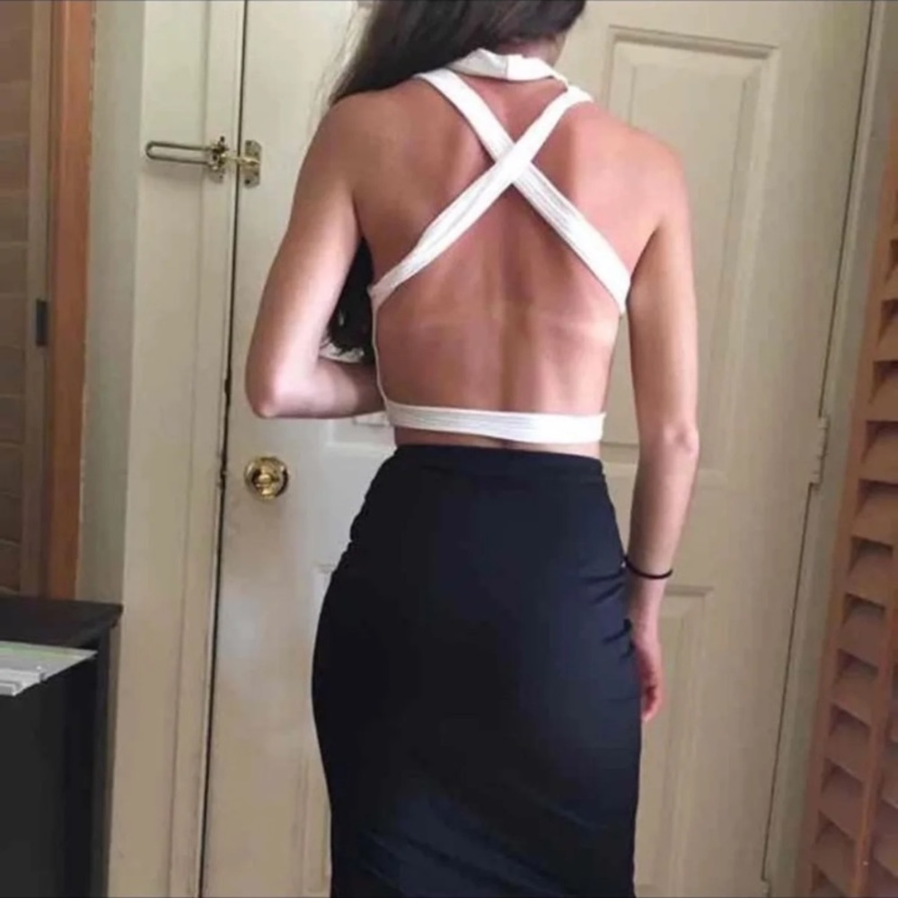 🔥 White Mock Neck Cross Back Crop Top